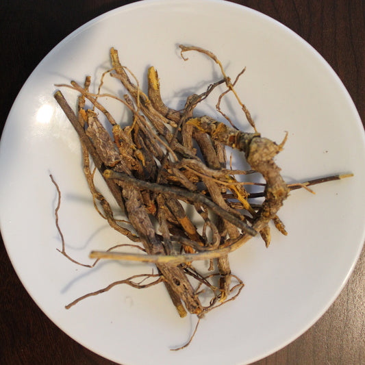 Cryptolepis roots on white plate 